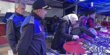 Şikâyet üzerine balık tezgâhları denetlendi