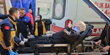 Bozuk zeminde ayağı takılan kadın yere düşerek yaralandı