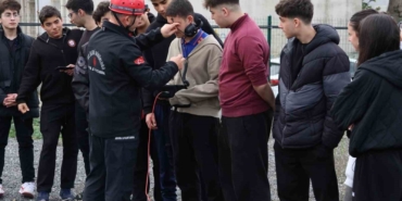 Ümraniye Belediyesi’nden liselerde arama kurtarma eğitimi