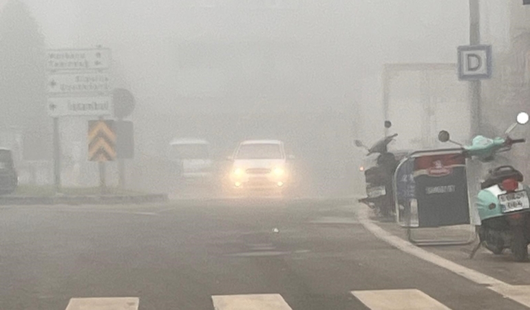 Hayrabolu’da yoğun sis hayatı olumsuz etkiledi