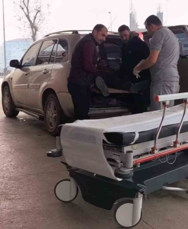 Bursa’da devrilen suntaların altında kalan işçi yaralandı