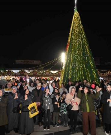 Yeni Yıl Festivali akşam saatlerine renk kattı