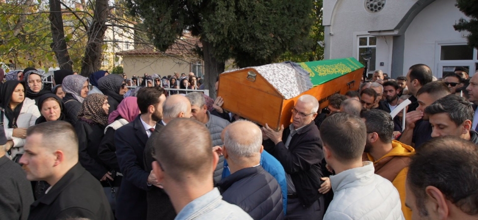Yüksekten düşerek ölen avukat Selda Özkan son yolculuğuna uğurlandı
