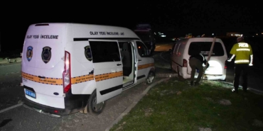 Edirne’de "dur" ihtarına uymayan minibüs 8 kilometrelik kovalamaca sonrası yakalandı: Araçtan 20 göçmen çıktı