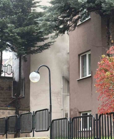 Arnavutköy’de Kiptaş konutlarında yangın paniği blok boşaltıldı