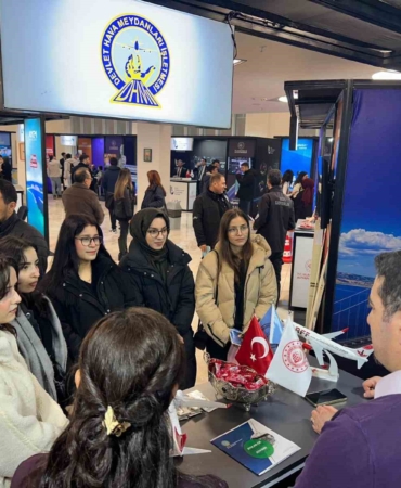 Balıkesir Üniversitesi’nde UFEST kapsamında DHMİ standına büyük ilgi