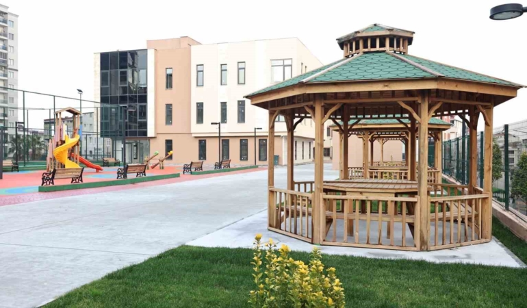 Sultangazi’de D Caddesi zeminaltı otopark, hizmet tesisi, park ve aile sağlığı merkezi birçok ihtiyaca çözüm oldu