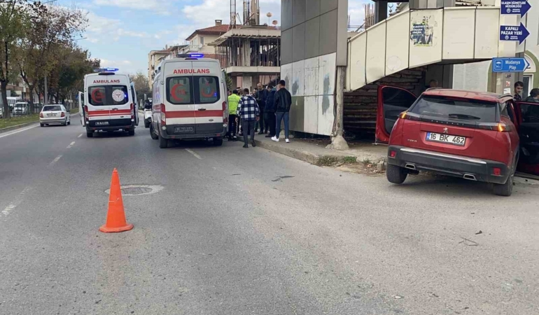 Bursa’da kavşakta feci kaza: 5 yaralı
