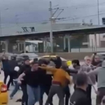 Bursa’da savaşı andıran kavga kamerada: Kimi kaskını miğfer yaptı, kimi sopayı kılıç gibi kullandı