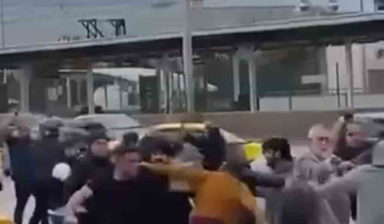 Bursa’da savaşı andıran kavga kamerada: Kimi kaskını miğfer yaptı, kimi sopayı kılıç gibi kullandı