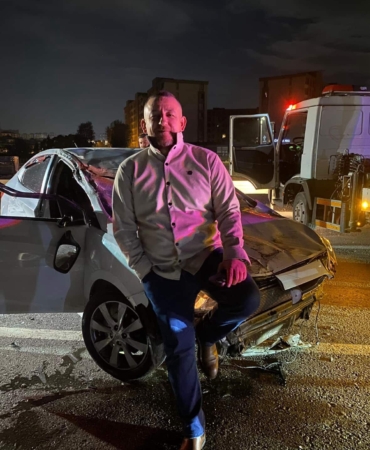 Kazadan yara almadan kurtuldum pozu