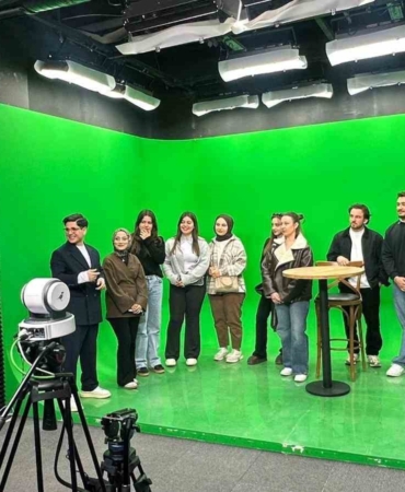 Öğrenciler program yapımını stüdyoda deneyimliyor