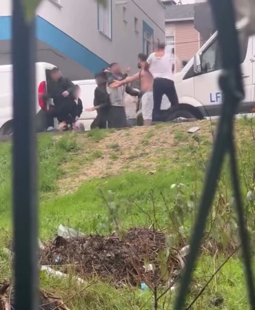 Başakşehir’de kardeş kavgası: Sopa, kemer ve bıçaklar havada uçuştu