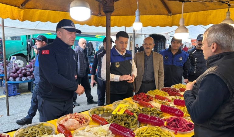 Çayırova’da pazar esnafına fiyat ve tartı denetimi