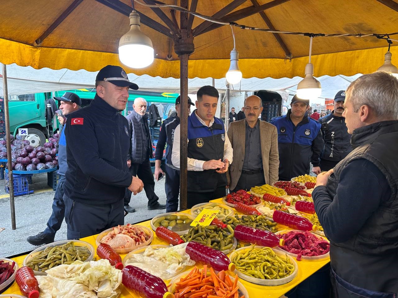 Çayırova’da pazar esnafına fiyat ve tartı denetimi