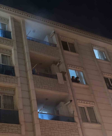 Esenyurt’ta 5 katlı binada yangın paniği: Bina tahliye edildi
