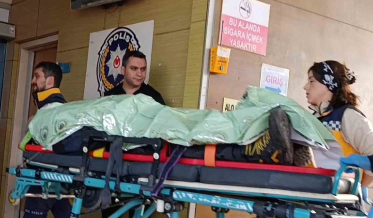 Kaza sonrası otomobilde bayılan sürücü donmak üzereyken bulundu