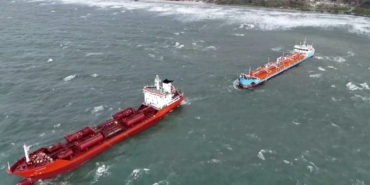 İstanbul’da iki tanker acil durum çağrısında bulundu, gemiler havadan görüntülendi