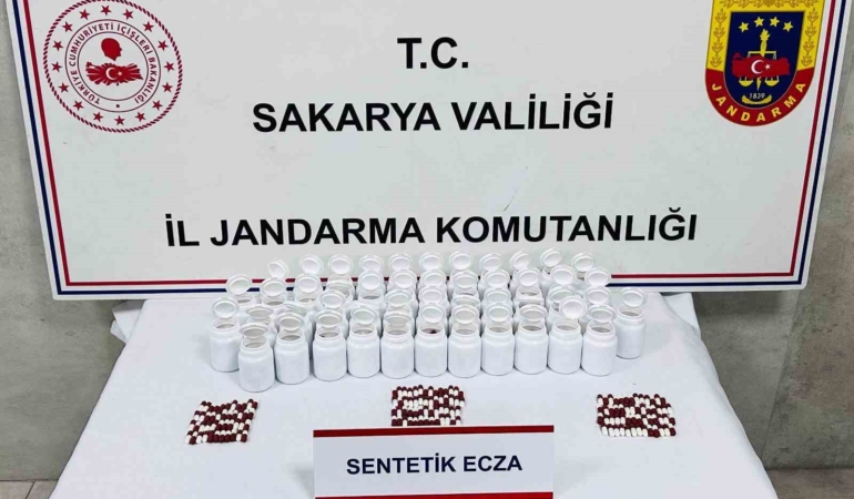 Uyuşturucu ve uyarıcı madde satacağı tespit edilen şüpheliyi jandarma yakaladı