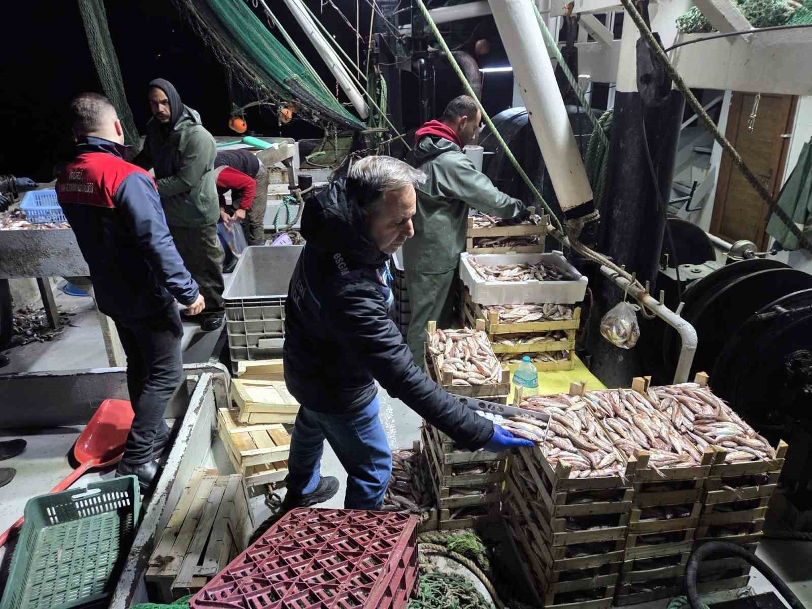 İğneada Balıkçı Barınağı’nda su ürünleri denetimi