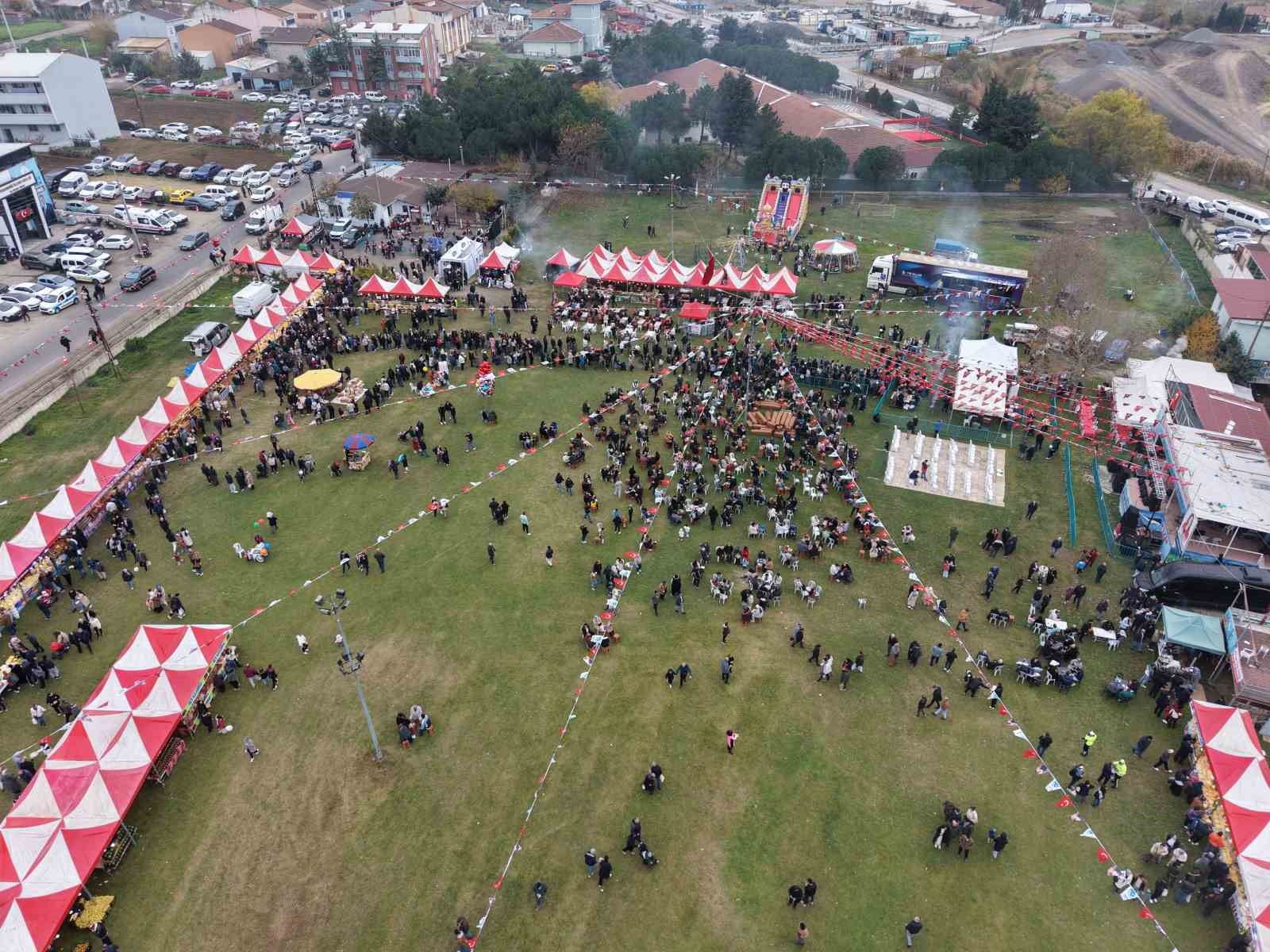 Tekirdağ’da hamsi izdihamı: 3 ton hamsi dağıtıldı