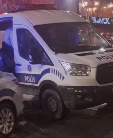 Sultangazi’de iki kişi arasındaki kavgaya aileler dahil oldu: Ortalık savaş alanına döndü