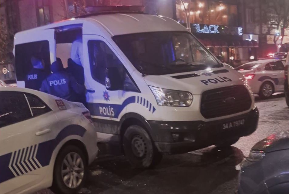 Sultangazi’de iki kişi arasındaki kavgaya aileler dahil oldu: Ortalık savaş alanına döndü