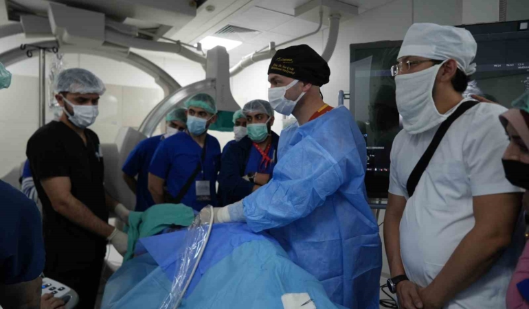 “İğneyle” tümör tedavisine uluslararası ilgi: Canlı canlı izlediler