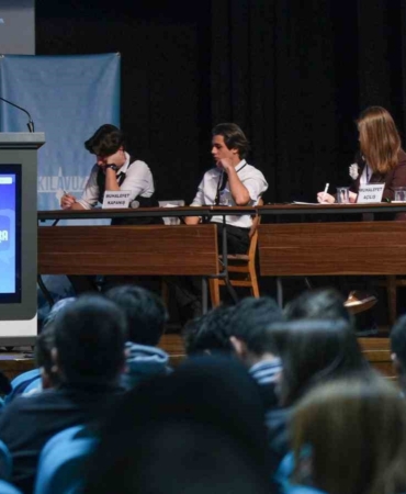 Genç münazırlar, "Bi’ diyeceğim var" dedi