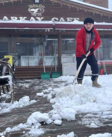 Uludağ’da kar kalınlığı 10 santimetreye yaklaştı