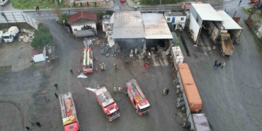 Arnavutköy’de tır tamirhanesinde korkutan yangın
