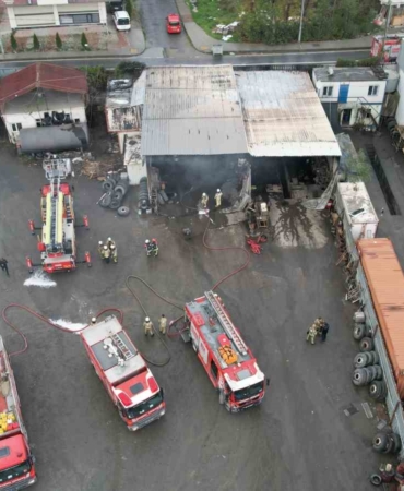 Arnavutköy’de tır tamirhanesinde korkutan yangın