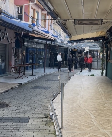 Tarihi Arap Şükrü Sokağı’nda tente krizi