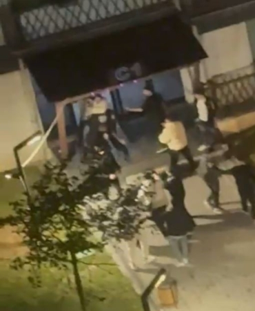 Esenyurt’ta gençler birbirine girdi, sokaklar savaş alanına döndü