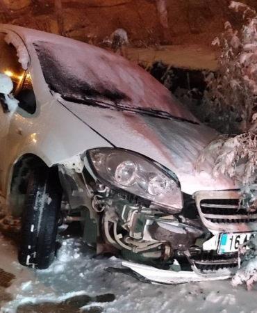 Kaygan zeminde kontrolü kaybedip kazaya neden oldu: 3’ü çocuk 7 kişi yaralandı