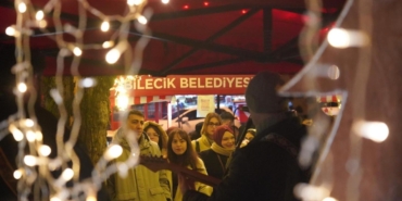 Bilecik’te yeni yıl coşkusu Sanat Sokağı’nda konserlerle yaşanıyor