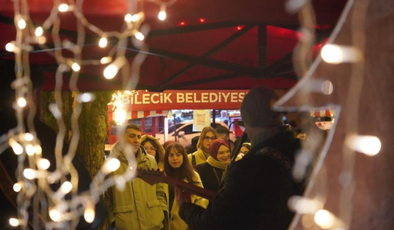 Bilecik’te yeni yıl coşkusu Sanat Sokağı’nda konserlerle yaşanıyor