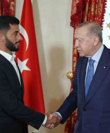 Cumhurbaşkanı Erdoğan, Oscar ödüllü Filistinli yönetmen Basel Adra’yı kabul etti