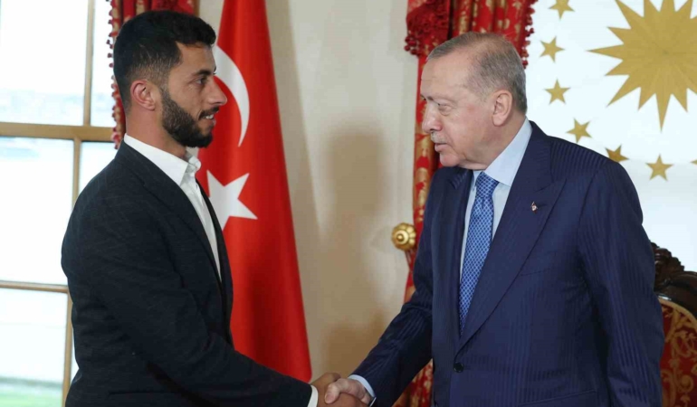 Cumhurbaşkanı Erdoğan, Oscar ödüllü Filistinli yönetmen Basel Adra’yı kabul etti