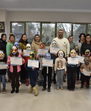 Karacabey Belediyesi’nden anne-çocuk maske boyama atölyesi