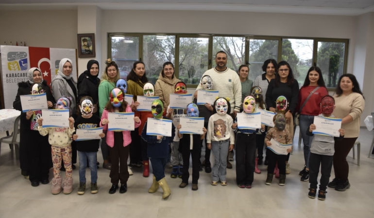 Karacabey Belediyesi’nden anne-çocuk maske boyama atölyesi