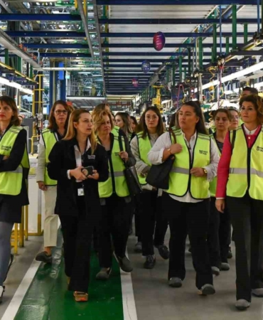 Kadının Güçlenmesi Bursa Platformu üyeleri, Oyak Renault’da buluştu