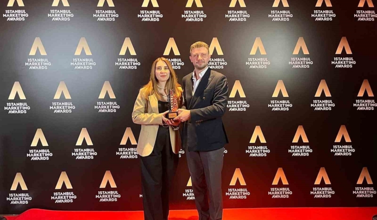 Sokak hayvanları için geri dönüşüm projesine sürdürülebilirlik ödülü