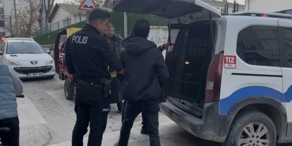 Eşine kızdı, evi yaktı mahalleli ayağa kalktı