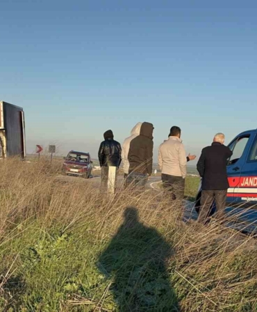 Çorlu’da yanan kamyonet demir yığınına döndü