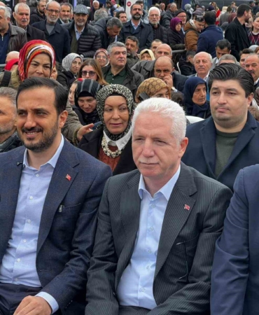 Eyüpsultan’da Karadeniz rüzgarı esti: Vatandaşlara 1 ton hamsi ikram edildi