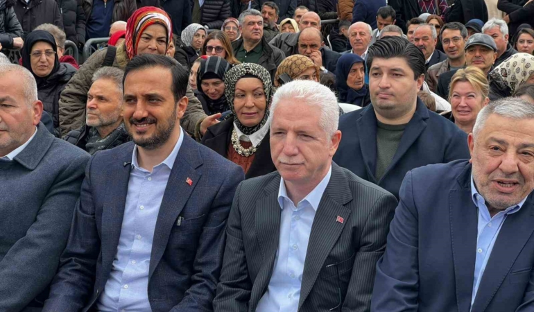 Eyüpsultan’da Karadeniz rüzgarı esti: Vatandaşlara 1 ton hamsi ikram edildi