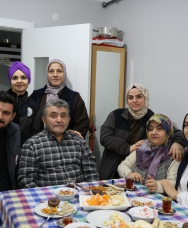Kartepe’de "Alo Evlat" ekiplerinden hane ziyaretleri