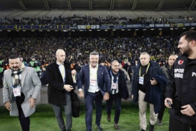 Sadettin Saran, galibiyet coşkusunu taraftarlarla yaşadı