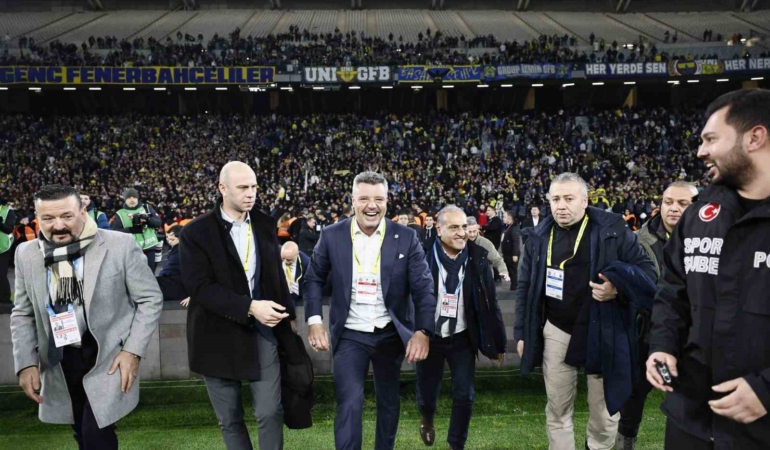 Sadettin Saran, galibiyet coşkusunu taraftarlarla yaşadı